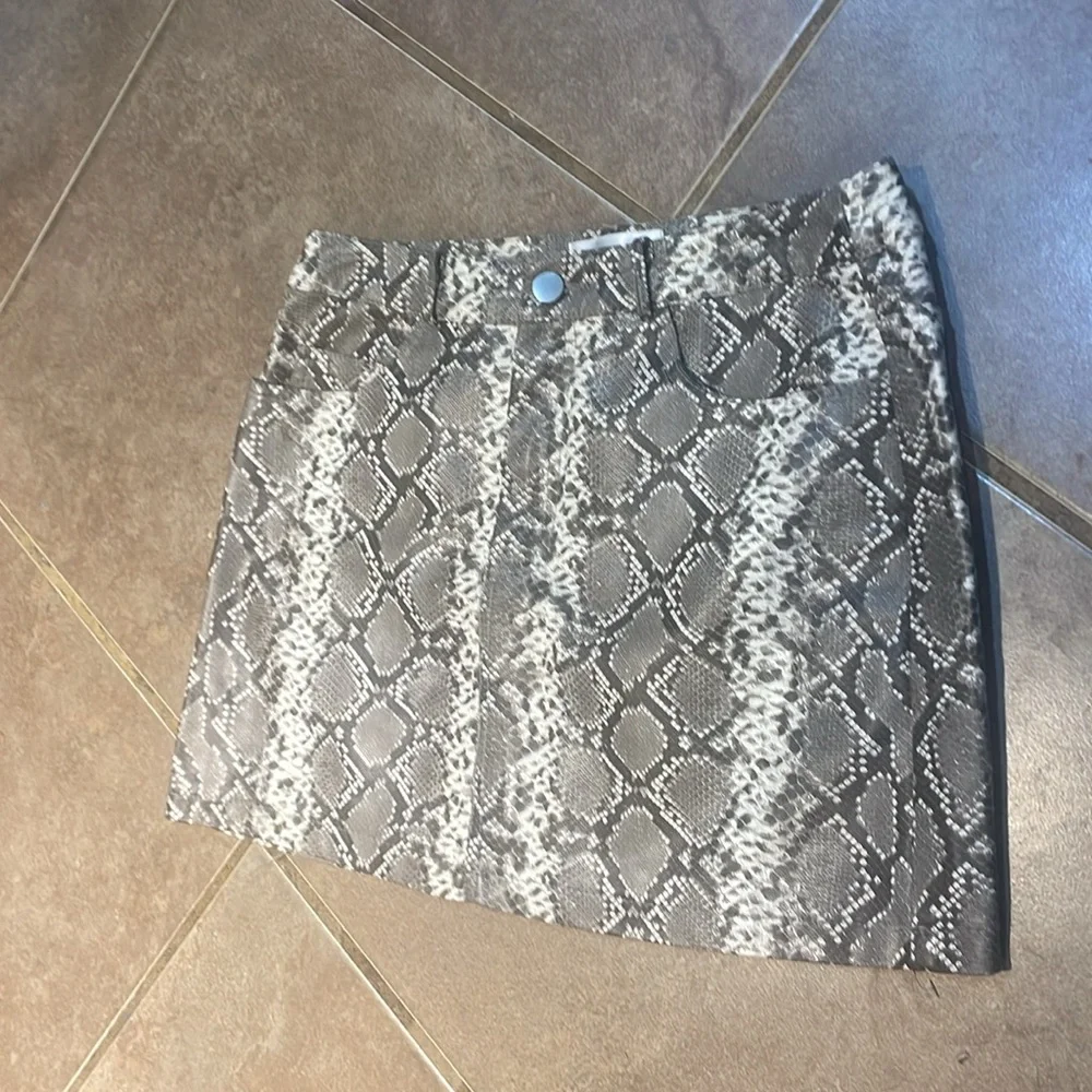 NEW Vigoss Skirt! Size small